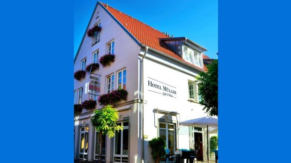 Mondholzhotel - Hotel Müller Café & Wein, Veitshöchheim Mondholzhotel - Hotel Müller Café & Wein, Veitshöchheim